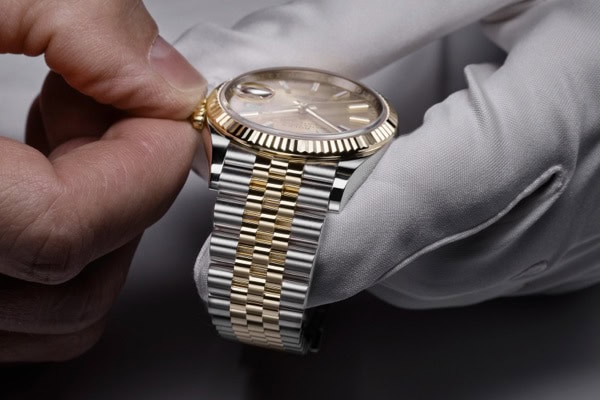 Memeriksa Jam Tangan Rolex - Butik Rolex Pulau Pinang
